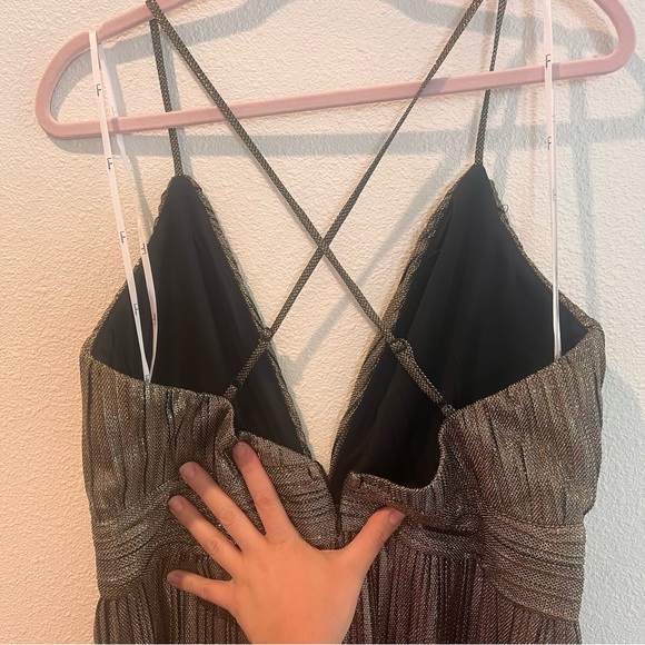 NWT Lulus Award Ceremony Gold Multi Metallic Pleated V-neckline Romper Sz XL - Picture 9 of 11